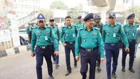নিরাপত্তা ব্যবস্থা পরিদর্শনে শাহবাগে ডিএমপি কমিশনার