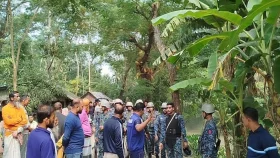 মাদক বিক্রিতে বাধা দেওয়ায় গুলি, পিটিয়ে পুলিশে দিলেন স্থানীয়রা