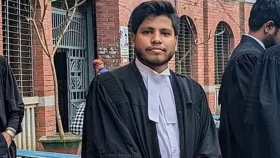 চিন্ময় দাসকে জামিন না দেওয়ায় আদালতে অনুসারীদের &lsquo;তাণ্ডব&rsquo;, আইনজীবী নিহত