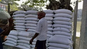পাচার হয়ে যাচ্ছিল ৫০০ বস্তা সার, উদ্ধার করল পুলিশ