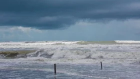 উত্তাল বঙ্গোপসাগর, বাড়ছে বাতাসের গতি