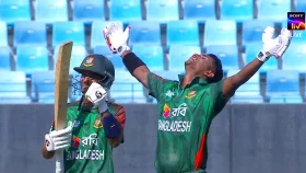 ছক্কা মেরে সেঞ্চুরি তামিমের