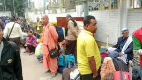 ভারতে যাওয়ার সময় ইসকনের ৫৪ ভক্তকে বেনাপোল ইমিগ্রেশন থেকে ফেরত