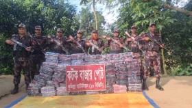 কুমিল্লায় অর্ধকোটি টাকার ভারতীয় শাড়ি জব্দ
