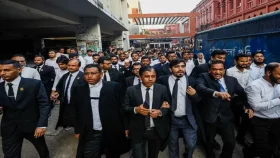 আসামির পক্ষে ওকালতনামা, বিক্ষোভের মুখে পদত্যাগ অতিরিক্ত পিপির