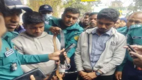 কোমরে ৫০ ভরি সোনার বেল্টের বকলেস, আটক ২