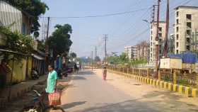 আখাউড়া স্থলবন্দরের ওপারে বাঁশের বেড়া