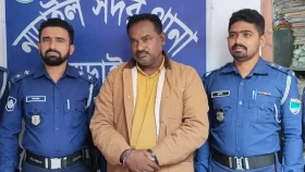 নড়াইলে পুলিশের গাড়ি থেকে ছিনিয়ে নেওয়া আসামি গাজীপুরে গ্রেপ্তার