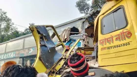 দিনাজপুরে বাস-ট্রাক সংঘর্ষে নিহত ৩