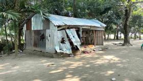 কৃষকের বাড়িতে হামলা-ভাঙচুর,&nbsp;বাড়ি ছাড়া পরিবার