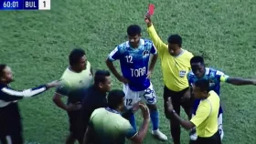 মাঠে প্রথমবার লাল কার্ড দেখলেন মিডিয়া ম্যানেজার!