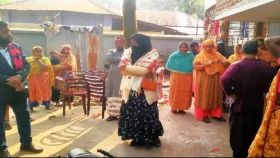 সহকর্মীর স্ত্রীকে পেটালেন নারী কারারক্ষী!