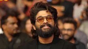 &lsquo;পুষ্পা ২&rsquo;-এর প্রিমিয়ারে নারীর মৃত্যু, পরিবারকে আর্থিক সাহায্য আল্লু অর্জুনের