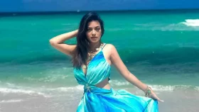 সোশ্যাল মিডিয়া কাঁপাচ্ছেন মন্দিরা চক্রবর্তী