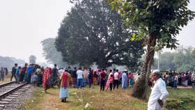 গাজীপুরে মেয়েকে নিয়ে ট্রেনের নিচে ঝাঁপ দিলেন মা