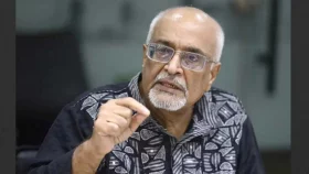 আজ যিনি আমলা, কাল রাজনীতিবিদ, পরদিন তিনি ব্যবসায়ী