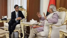 সম্পর্কের &lsquo;কালো মেঘ&rsquo; মুছে ফেলতে ভারতের সাহায্য চান ড. ইউনূস