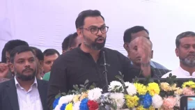 অনুপ্রবেশকারীর জন্য নিজের পদ হারাবেন না: আমিনুল হক