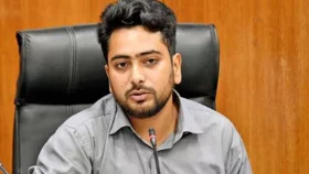 হঠাৎ এফডিসিতে তথ্য ও সম্প্রচার উপদেষ্টা নাহিদ