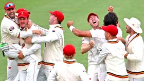 ১১২ ওভারে ৪২২ তুলেও ৬ বলে ৭ রান করতে পারলো না