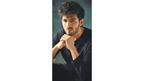 বছরের সেরা আকর্ষণীয় পুরুষ কার্তিক!