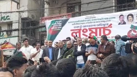 লংমার্চে যোগ দিতে নয়াপল্টনে বিএনপি নেতাকর্মীরা