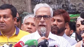 বাংলাদেশ নিয়ে মাথা ঘামাবেন না: ভারতের উদ্দেশে ফারুক