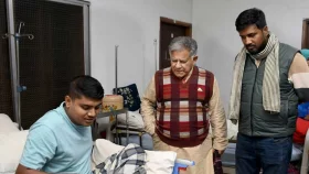 আহত শিক্ষার্থীদের খোঁজ নিলেন নৌপরিবহন উপদেষ্টা