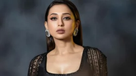 কালো শাড়িতে আগুন ঝরালেন মিমি
