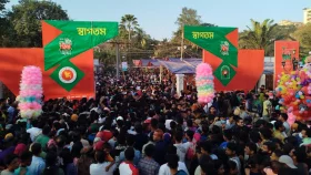 ছুটির দিনে জমজমাট চট্টগ্রামের বিজয়মেলা