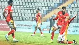 রহমতগঞ্জের জালে এক হালি কিংসের