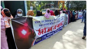 ফেনীতে মাদক-সন্ত্রাস-চাঁদাবাজির প্রতিবাদে মানববন্ধন