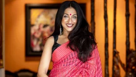 বাংলাদেশের খবরে ক্ষুব্ধ ঋতুপর্ণা