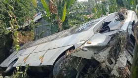 নিয়ন্ত্রণ হারিয়ে গাড়ি খাদে, সন্তানকে বাঁচিয়ে মারা গেলেন মা