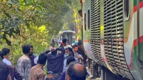 লাউয়াছড়ায় চলন্ত ট্রেনের ৫ বগি বিচ্ছিন্ন