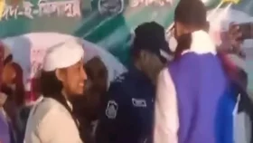 মাহফিল থেকে পালালেন তাহেরি, পুলিশের গাড়ি ভাঙল ভক্তরা