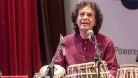 না ফেরার দেশে কিংবদন্তি তবলাবাদক ওস্তাদ জাকির হোসেন