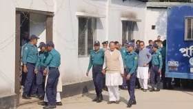 আ. লীগের সাবেক মন্ত্রীসহ ১৬ জনকে আনা হল ট্রাইব্যুনালে