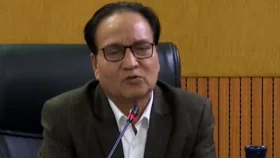 ঘুষ চাইলে দরজা বন্ধ করে যা দেওয়ার দিয়ে দেন: জনপ্রশাসন সচিব