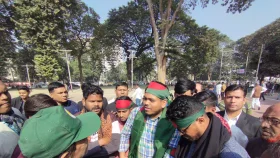 কমিশন গঠনের দাবিতে শহীদ মিনারে জড়ো হচ্ছেন স্বজন ও শিক্ষার্থীরা