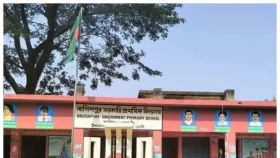 বিজয় দিবসের ব্যানারে বঙ্গবন্ধুর ছবি, ৯ শিক্ষককে শোকজ