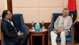 কায়রোতে প্রধান উপদেষ্টার সঙ্গে মালয়েশিয়ার মন্ত্রীর সাক্ষাৎ