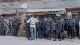 ব্যাংকে জিম্মিদের জিজ্ঞাসাবাদ করছে আইনশৃঙ্খলা বাহিনী