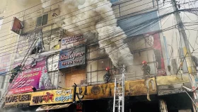 উত্তরার রেস্তোরাঁয় আগুন নিয়ন্ত্রণে ফায়ার সার্ভিসের ১২ ইউনিট, ৬ জনকে জীবিত উদ্ধার
