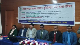 বন্যার ক্ষতি কাটিয়ে উঠতে কৃষকদের প্রশিক্ষণ দিচ্ছে শেকৃবি