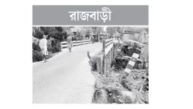 সেতুর সংযোগ সড়কে ধস