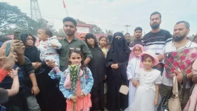 এবার মাকে হেলিকপ্টারে করে বাড়ি আনলেন ছেলে
