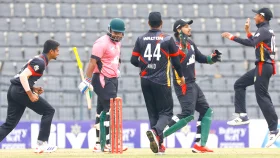 নড়বড়ে চট্টগ্রামকে বিদায় করে টিকে রইলো খুলনা
