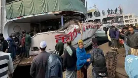 মাঝরাতে মেঘনায় ঢাকা-বরিশাল রুটের ২ লঞ্চের সংঘর্ষ