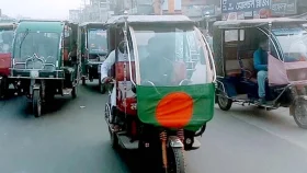 সড়কে আবারও চাঁদা আদায়, প্রতিবাদে চালকদের বিক্ষোভ
